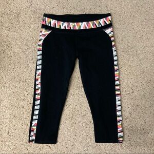 Fabletics Cropped Leggings - Geometric Design - Black - Sz Small